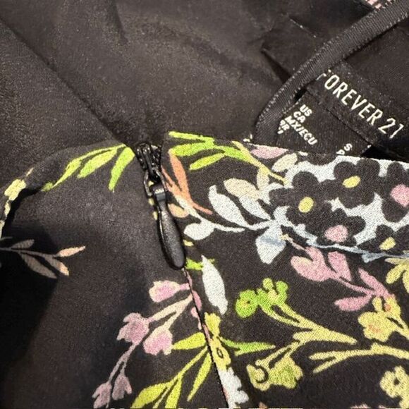 NWT Forever 21 Ruffle Fringe Mini Dress Charcoal Gray Floral Strappy Size Small - Picture 7 of 13